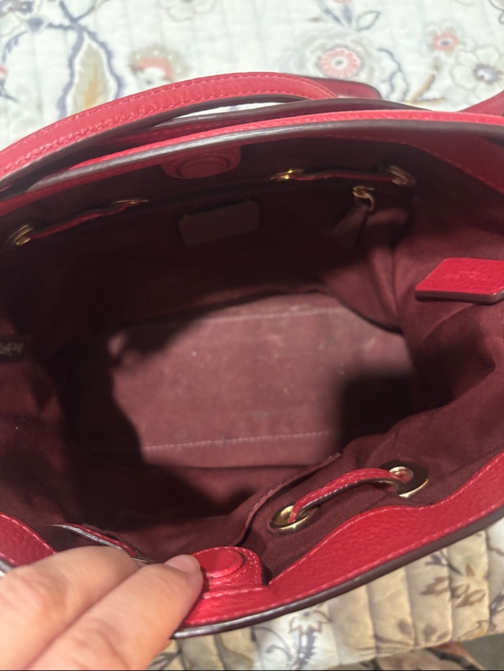 Coach Red Pebbled Leather Shoulder Bag with Gold Chain Accent - Picture 4 of 6